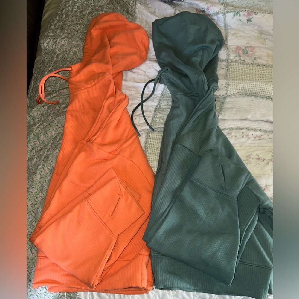 Cropped Hooded Sweatshirt (2 pcs)